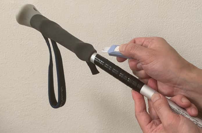 外す時はカッターナイフやハサミで切る