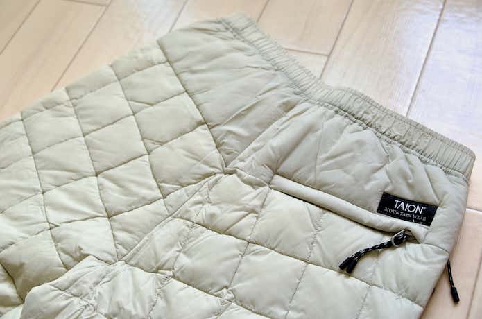 ダウンパンツのバックスタイル