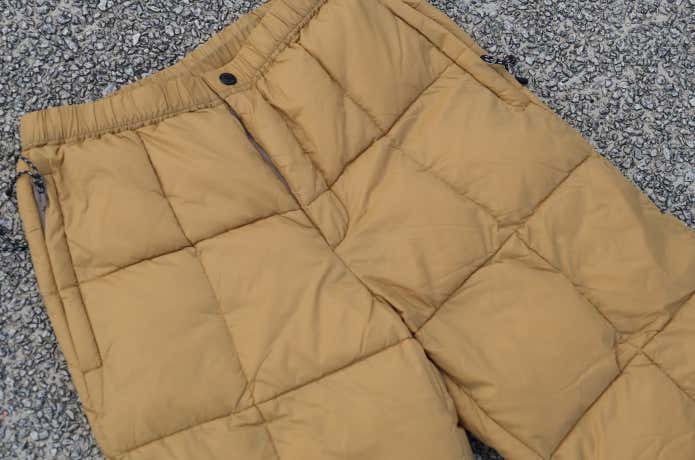 マウンテン パッカブル ボリュームダウンパンツの大判な格子ステッチ