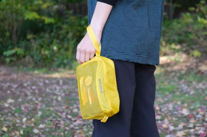 モンベル　メッシュケース S　ループを手首にかけて持ち歩ける