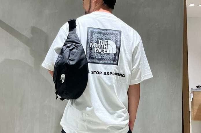 ザ・ノース・フェイスのウエストバッグを着用している人