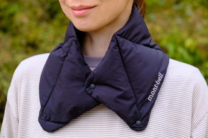 モンベル ダウンウォーマー ボタンをひとつあけて着用