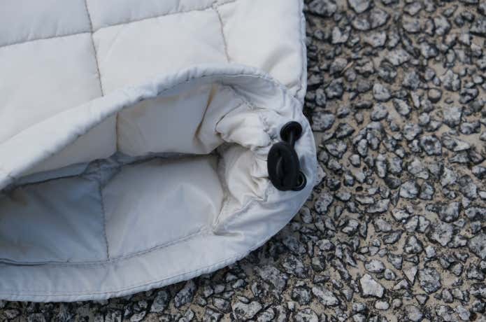 マウンテンダウンパンツの裾