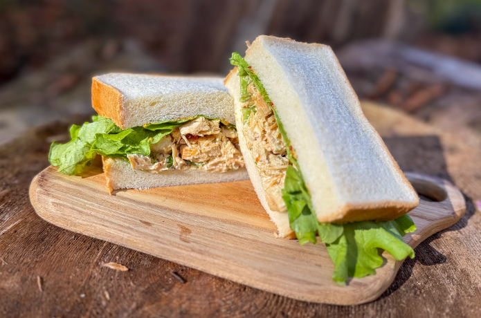 サラダチキンサンド