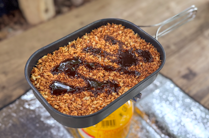 ソースをかけて完成