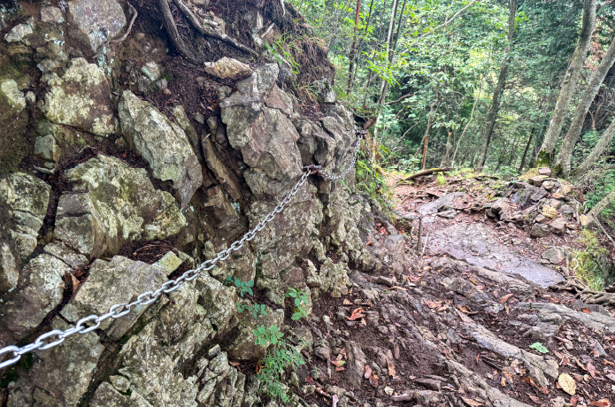 大岳山から先にある鎖場
