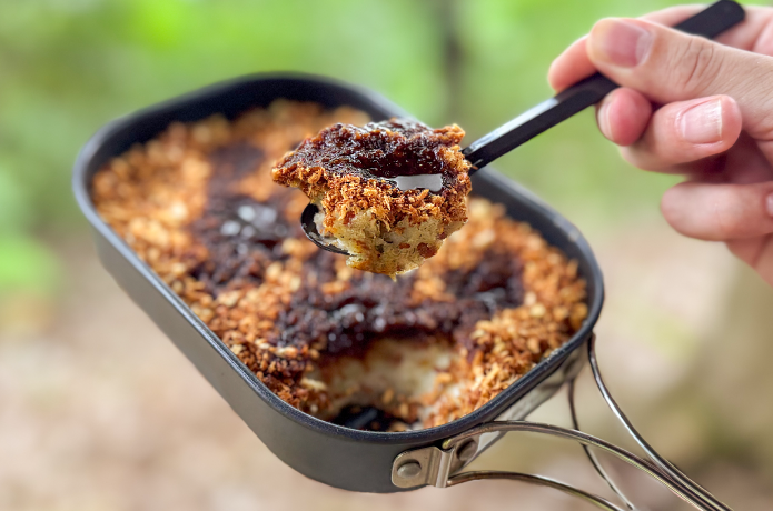 スコップコロッケをすくう