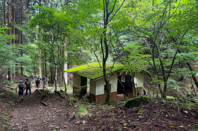 ロックガーデンへの分岐点にある東屋