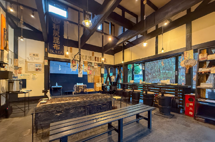 炭鳥 蔵 IKADAの内観