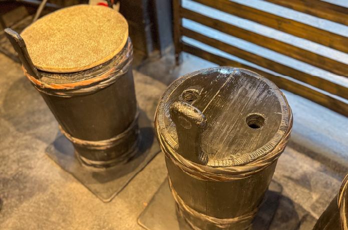 仕込樽をリメイクして作られた椅子