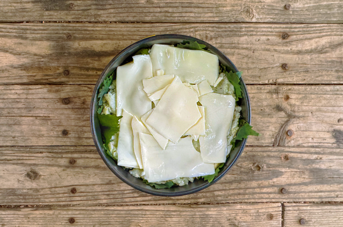 スライスチーズを乗せる