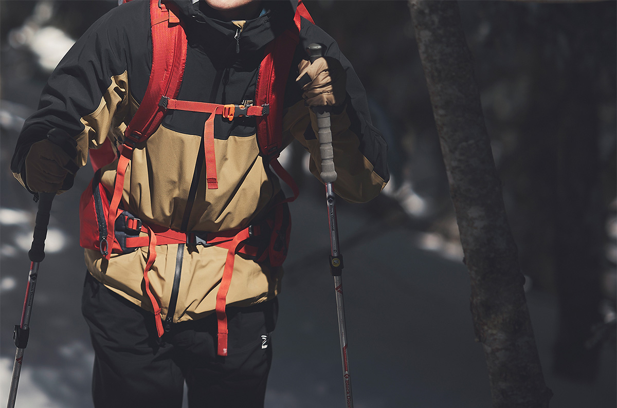 カリマー独自の防水透湿素材「WTX」を採用したシェルジャケット「WTX ラギット 3L ジャケット」