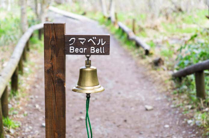 上高地周辺に多く設置されクマに人間の存在を知らせるクマベル