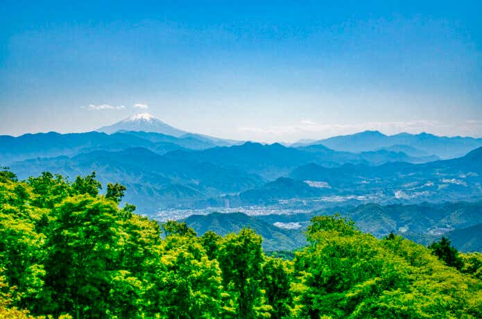 陣馬山山頂からの富士山のながめ