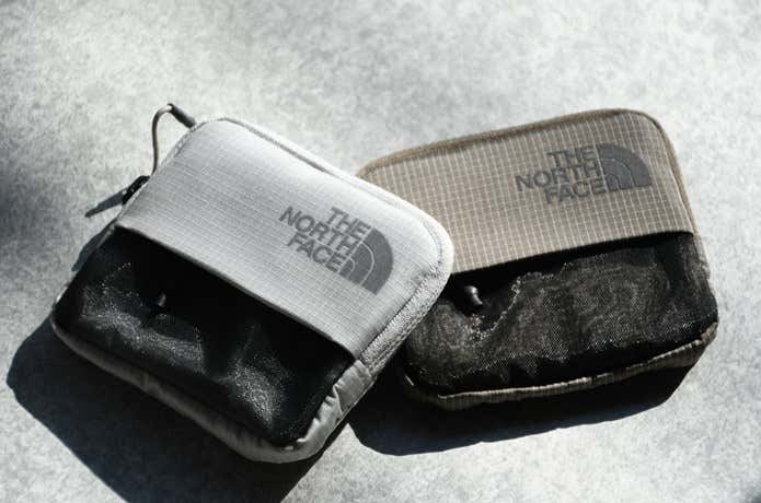 ザ・ノース・フェイスの財布
ヘイジーワレット
色違い2種類が重ねて置かれている