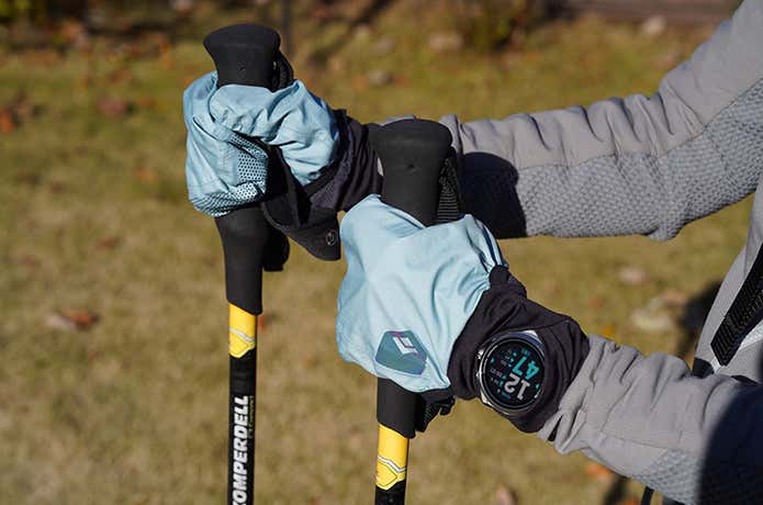 Black Diamond(ブラックダイヤモンド)グリッドテックストームフードグローブ使用イメージ