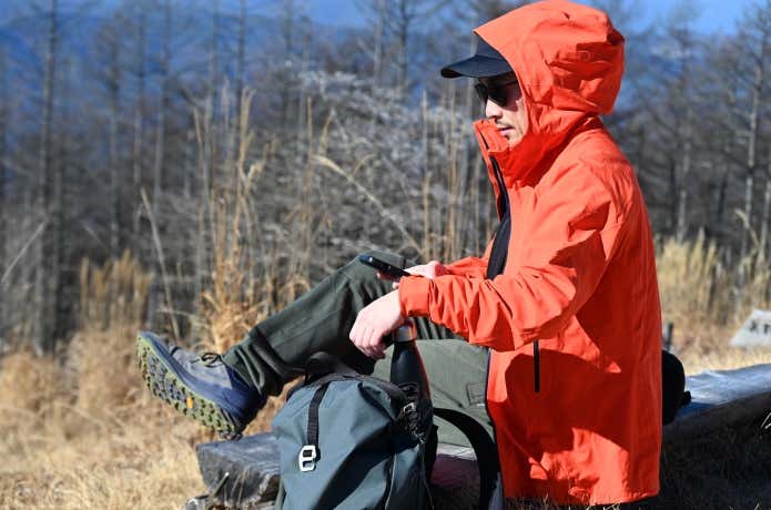 ワークマン メリノテックを着用して休憩する人