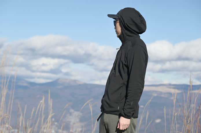 ワークマン メリノテック フーディを着用する人