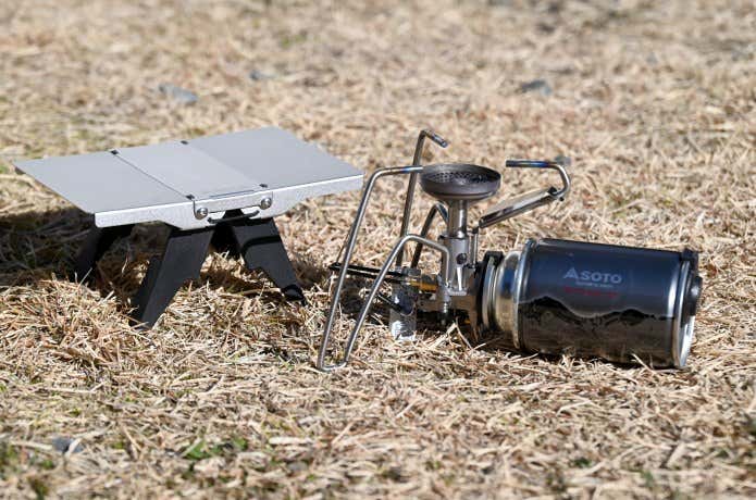 SOTOのトレイルテーブルとストーブ、ボンベ
