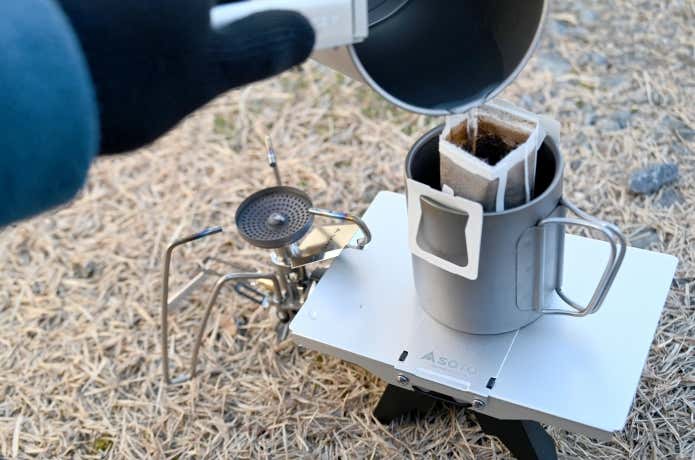 トレイルテーブルでコーヒーを淹れる