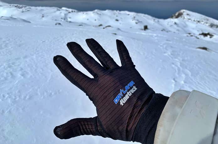 finetrackのドライレイヤーインナーグローブ