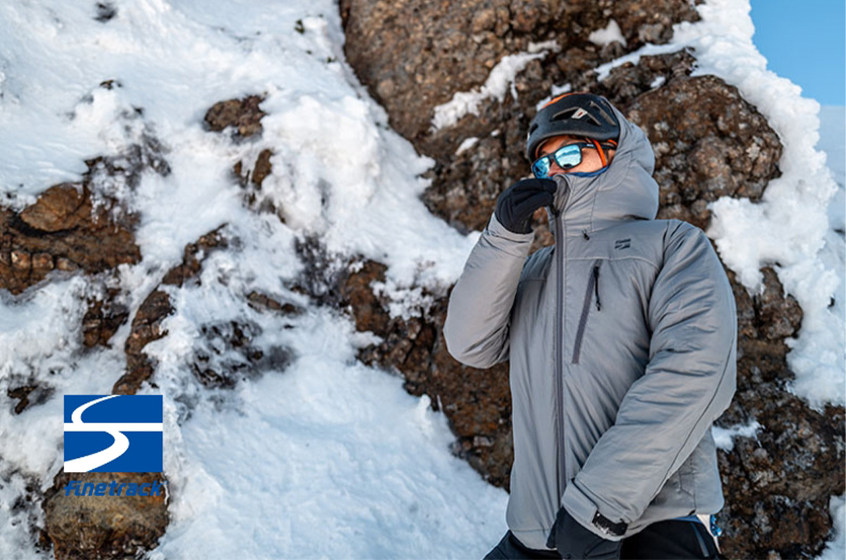 finetrackの新作保温アウタージャケット「ポリゴンヘリオス」