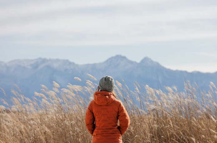 防寒着を着た登山者