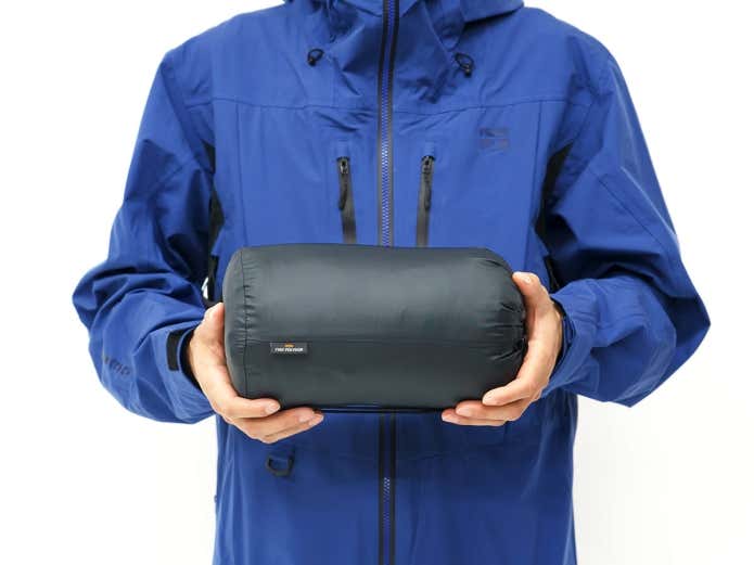 持ち運びの際は付属の袋にコンパクトに収納可能