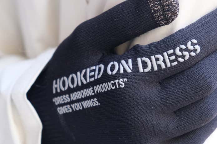 DRESS（ドレス）ロゴ