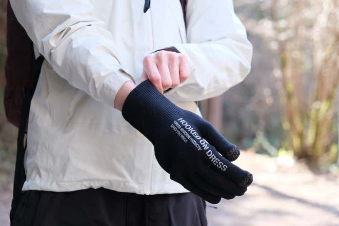 低山ハイクでグローブの着用