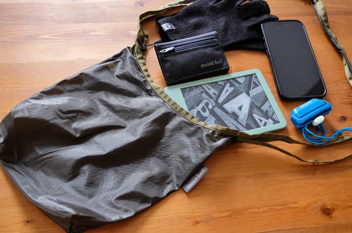 モンベルのショルダーバッグの収納例