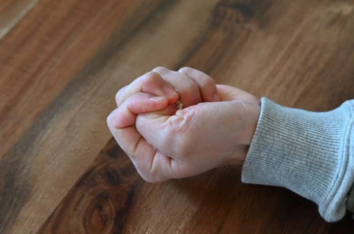 ブレスサーモ原綿を握る