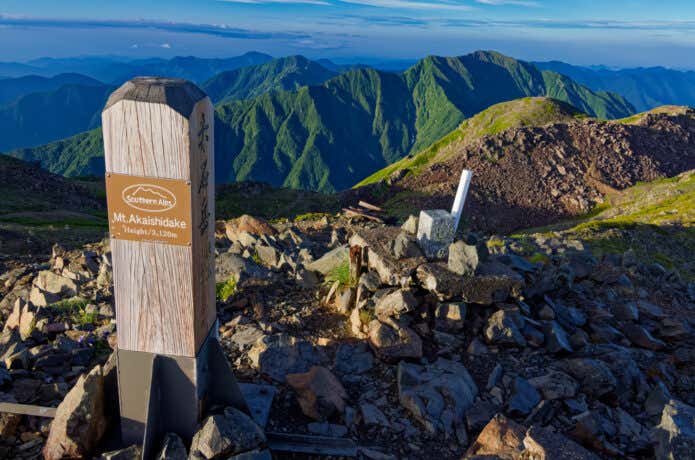 赤石岳山頂の三角点