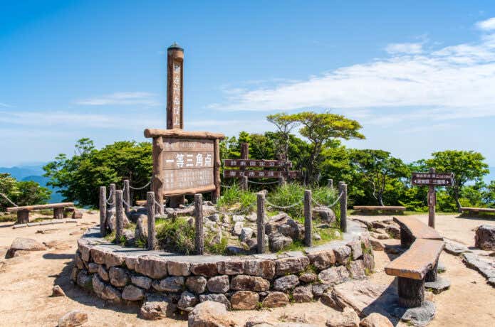 御在所岳頂上周辺の風景