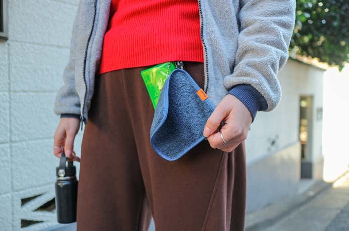 パンツのベルトループに装着