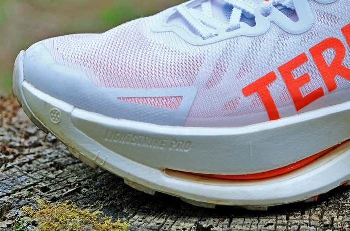 アディダス テレックスのエナジーロッドとライトストライクプロを搭載したソール