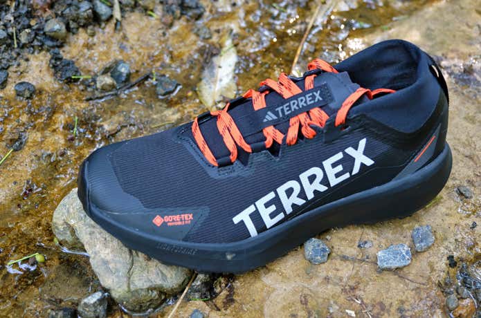 アディダス テレックスのトレランシューズ