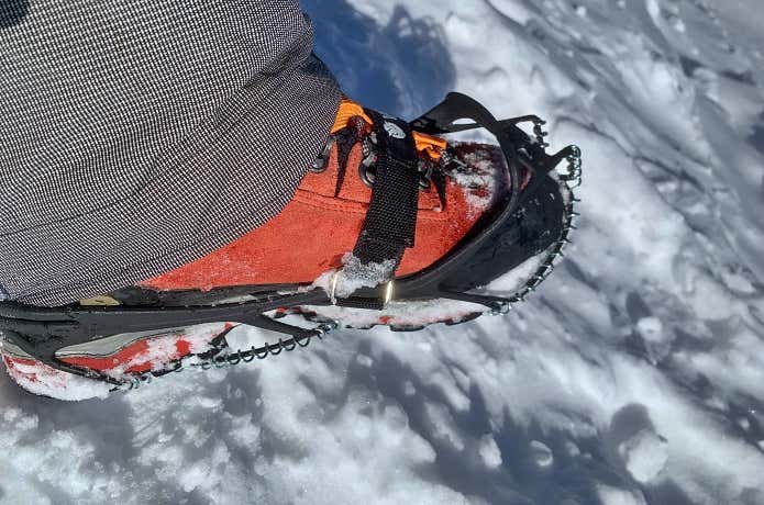 ずれてしまったつま先