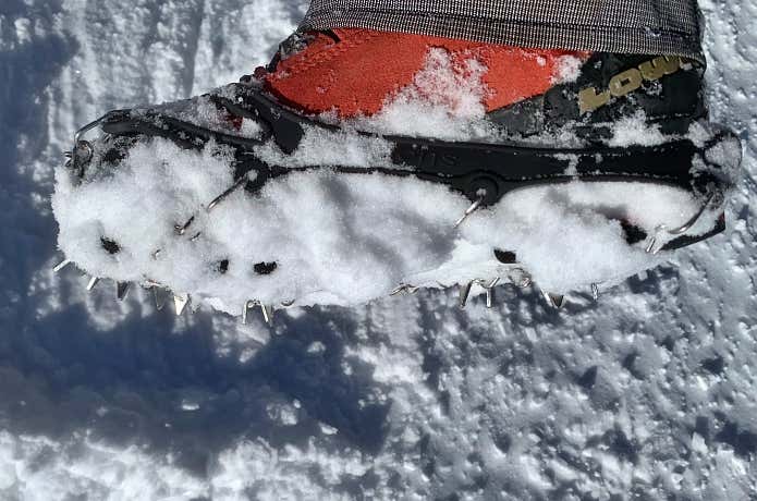 ダンゴになってしまったチェーンスパイクの靴底