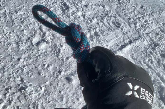 ロープを結ぶのはかなり困難