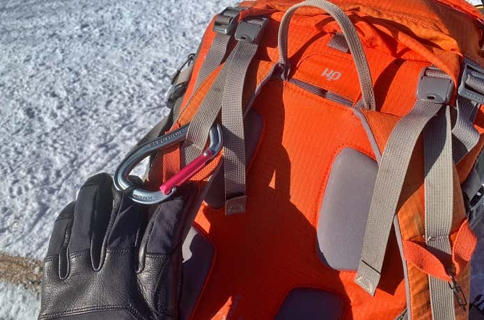 中指のカラビナループ