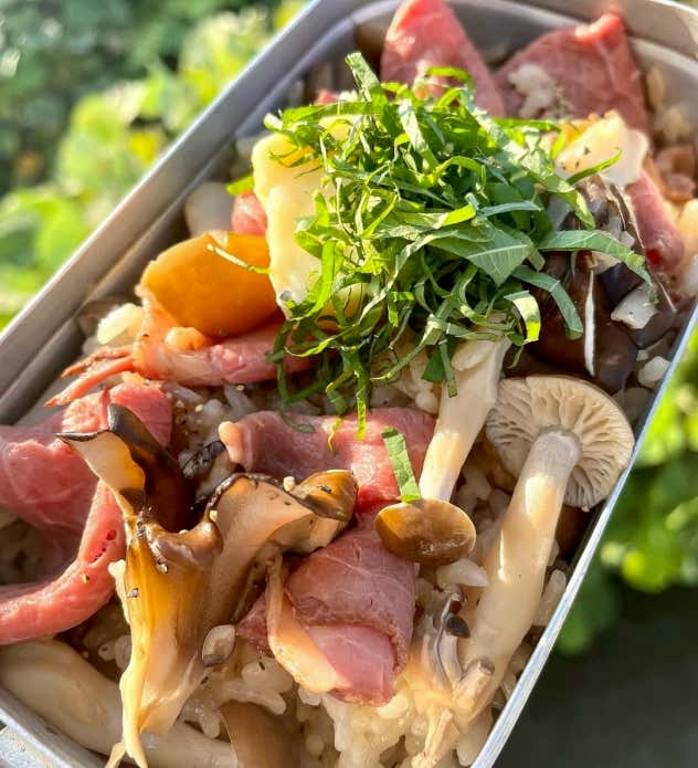 ローストビーフのせ和風ピラフ