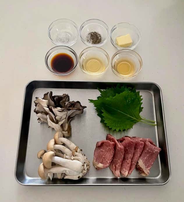 ローストビーフのせ和風ピラフ　材料