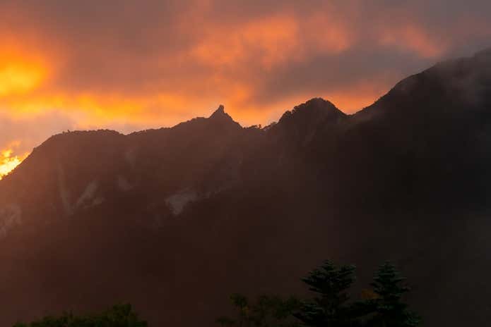 鳳凰山の朝焼け