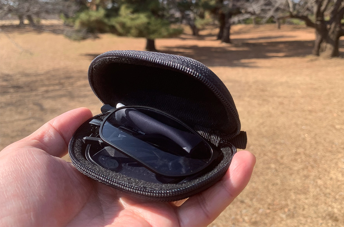 モンベルの折りたたみ式サングラス「チタントレッキンググラス」