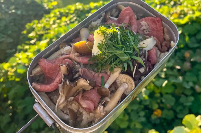 メスティンレシピ / ローストビーフのせ和風ピラフ