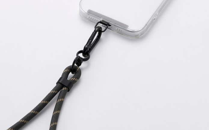 カラビナ付きで簡単にストラップとの着脱が可能