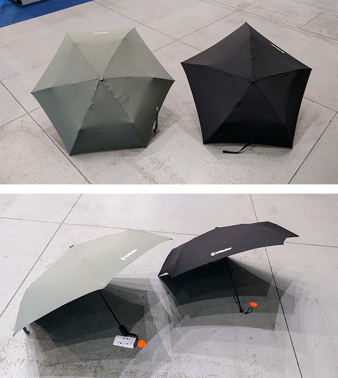 2種類の傘を広げた様子