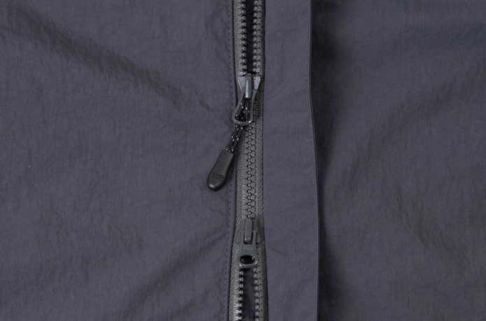 フロントダブルジッパー