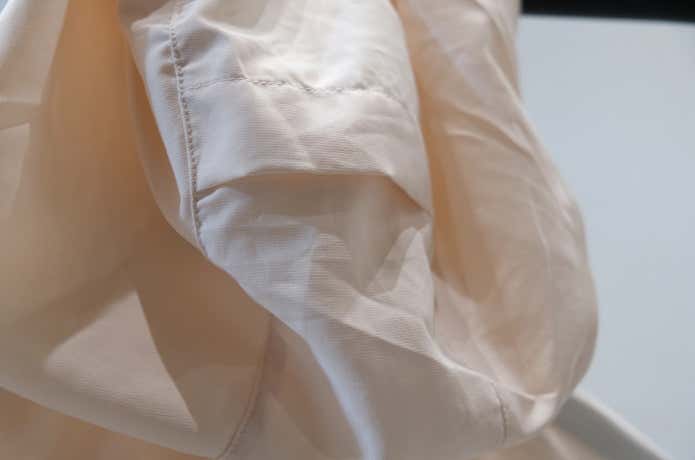 結んだ髪を出せるフードの穴